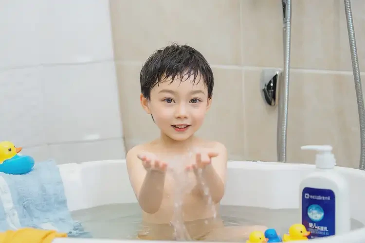 小兒臉上經(jīng)常長濕疹不管它會自己好嗎(圖2)