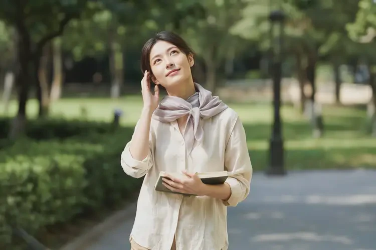 女生脖子上容易長(zhǎng)濕疹可以徹底自愈嗎(圖1)