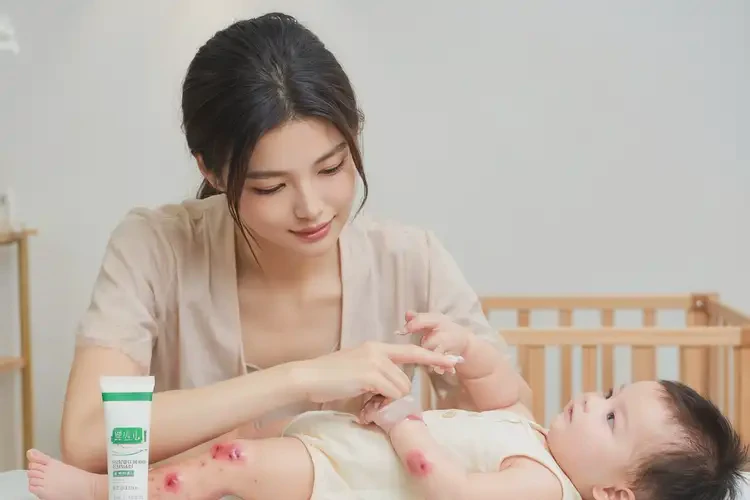 新生兒手臂偶爾起濕疹能夠徹底治愈嗎(圖3)