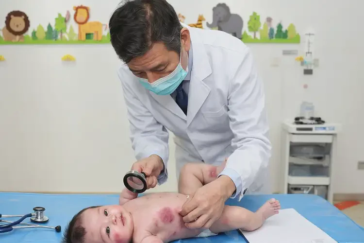 嬰兒手臂長濕疹可以徹底自愈嗎(圖2)