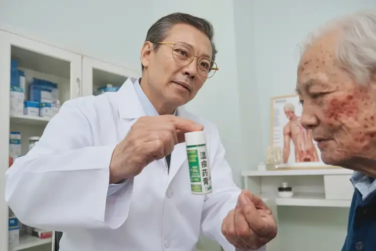 老年人臉上經(jīng)常起濕疹能靠自己自愈嗎(圖2)