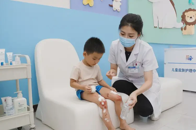 少儿小腿出湿疹可不可以彻底自愈(图2)