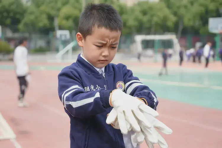 小學(xué)生手上容易起濕疹能夠徹底治愈嗎(圖1)