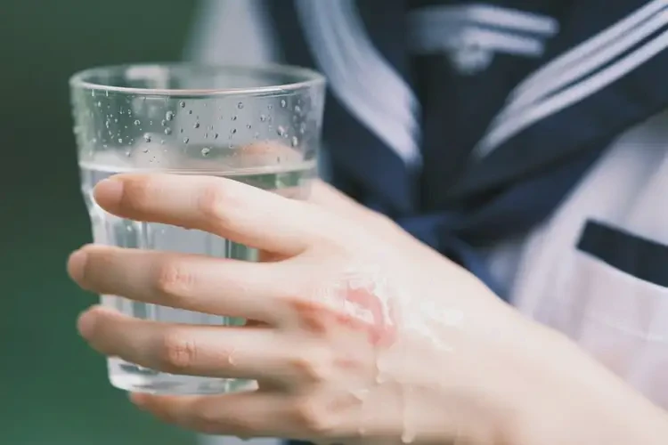 大學(xué)生手上出現(xiàn)濕疹不管它會(huì)自己自愈嗎(圖2)