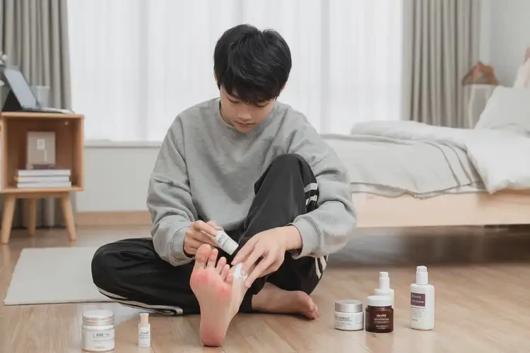 青少年腳上經(jīng)常起濕疹能夠徹底治愈嗎(圖2)