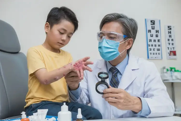 孩子手上出濕疹能靠自己自愈嗎(圖2)