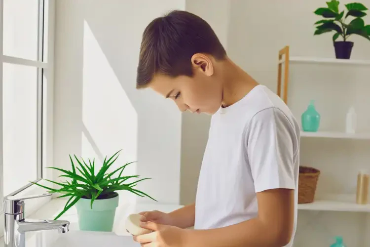 中學(xué)生脖子上出現(xiàn)濕疹能夠徹底治愈嗎(圖2)