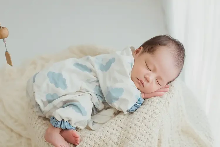 新生兒手上出現(xiàn)濕疹能夠徹底治愈嗎(圖2)