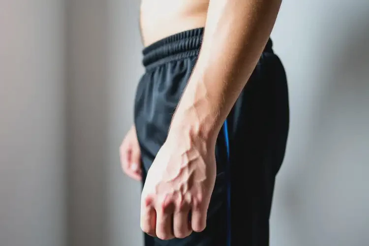 男生全身偶尔起湿疹不管它会自己好吗(图2)