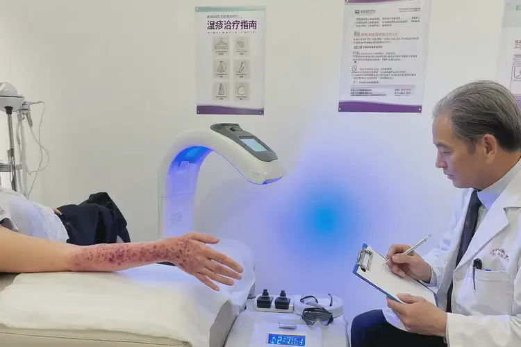 大學(xué)生手上偶爾起濕疹不管它會(huì)自己自愈嗎(圖1)