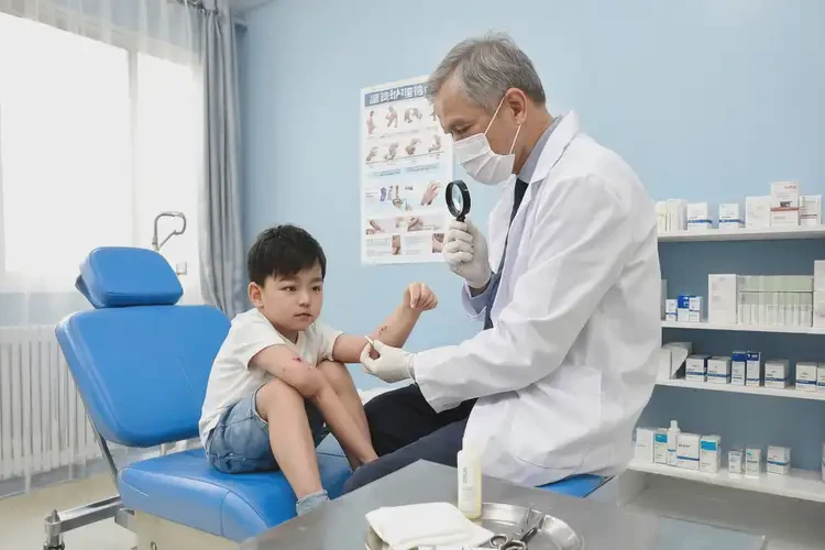 小兒手臂上偶爾長(zhǎng)濕疹不管它會(huì)自己自愈嗎(圖2)