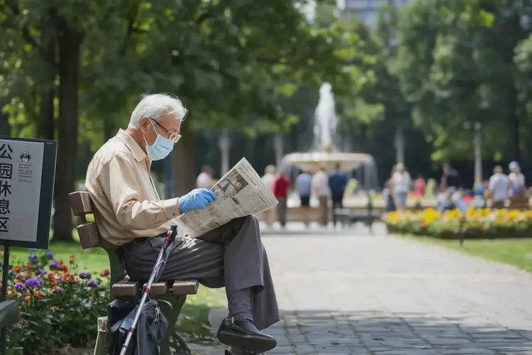 老年人小腿上經(jīng)常起濕疹不管它會自己痊愈嗎(圖1)