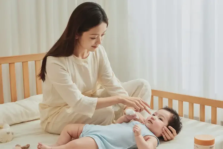 嬰兒四肢偶爾長濕疹可以徹底自愈嗎(圖1)