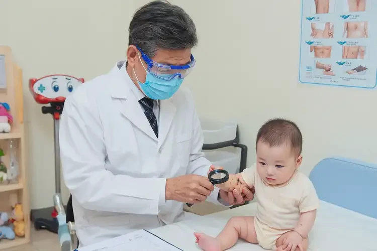 嬰兒全身偶爾長濕疹可以徹底自愈嗎(圖1)