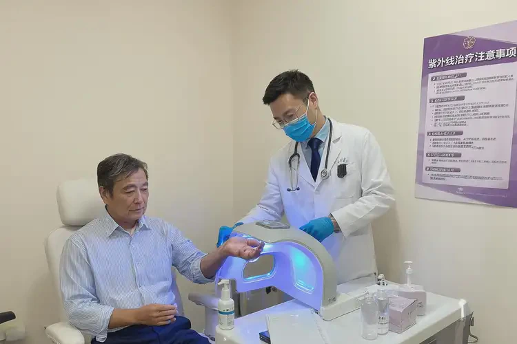 男性手上出現(xiàn)濕疹可以徹底自愈嗎(圖1)