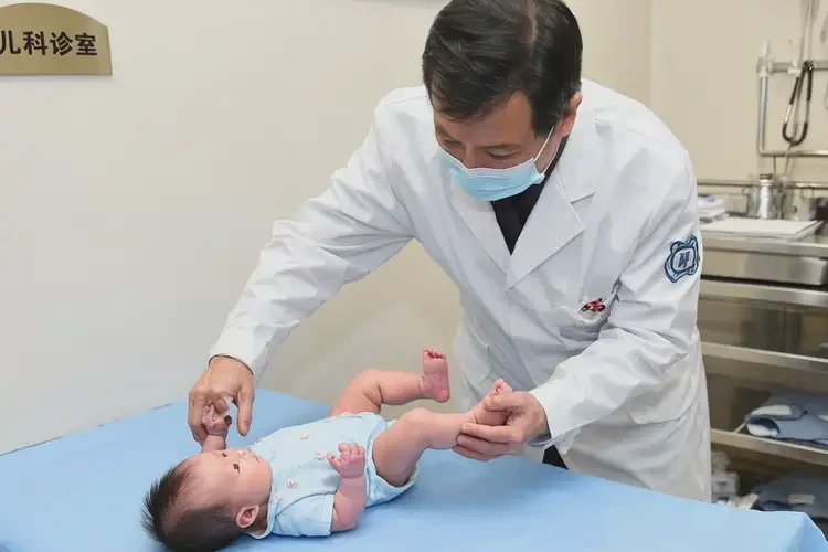 婴儿小腿上出现湿疹能够彻底治愈吗(图2)