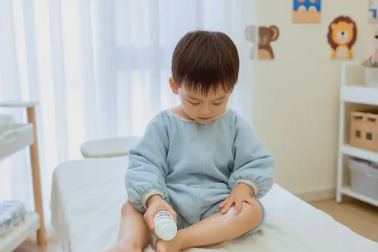 少兒身上出現(xiàn)濕疹不管它會(huì)自己自愈嗎(圖1)