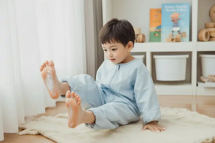 少兒腳上出濕疹不管它會自己自愈嗎(圖2)