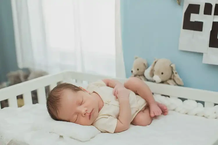 新生兒肚子上偶爾起濕疹可以徹底自愈嗎(圖1)