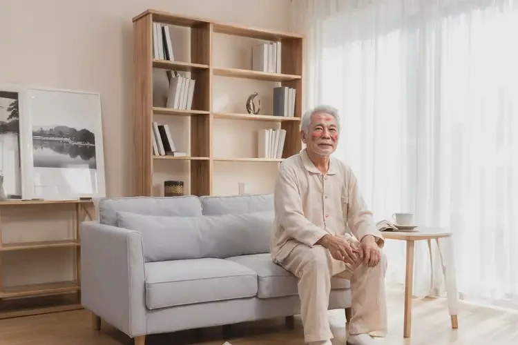 老人面部偶爾長濕疹不管它會(huì)自己自愈嗎(圖2)