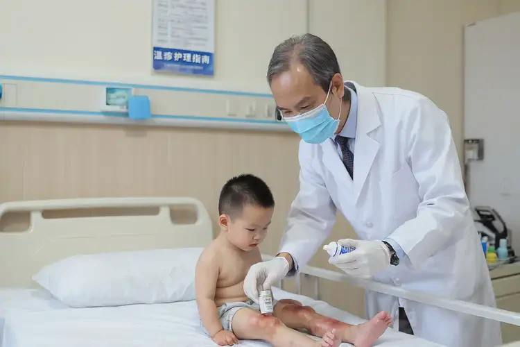 幼兒小腿上長濕疹不管它會自己好嗎(圖3)