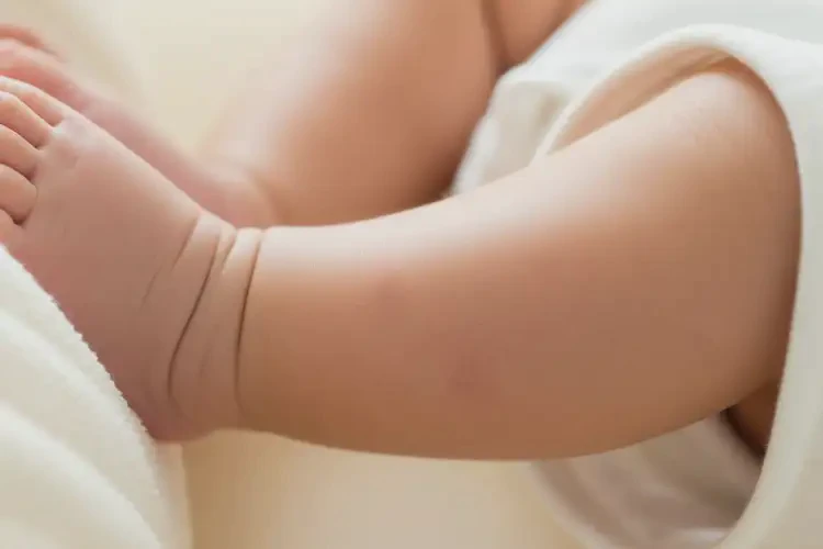 嬰兒小腿出現(xiàn)濕疹不管它會(huì)自己痊愈嗎(圖4)