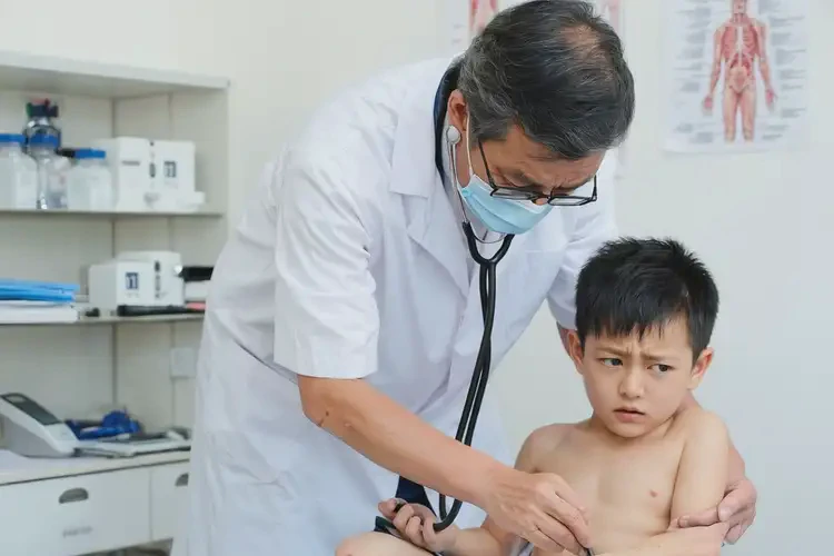 孩子大腿上偶爾起濕疹不管它會自己自愈嗎(圖1)