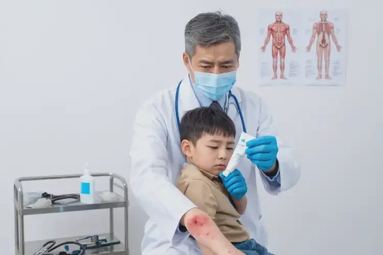 少兒身上出現(xiàn)濕疹不管它會(huì)自己自愈嗎(圖3)