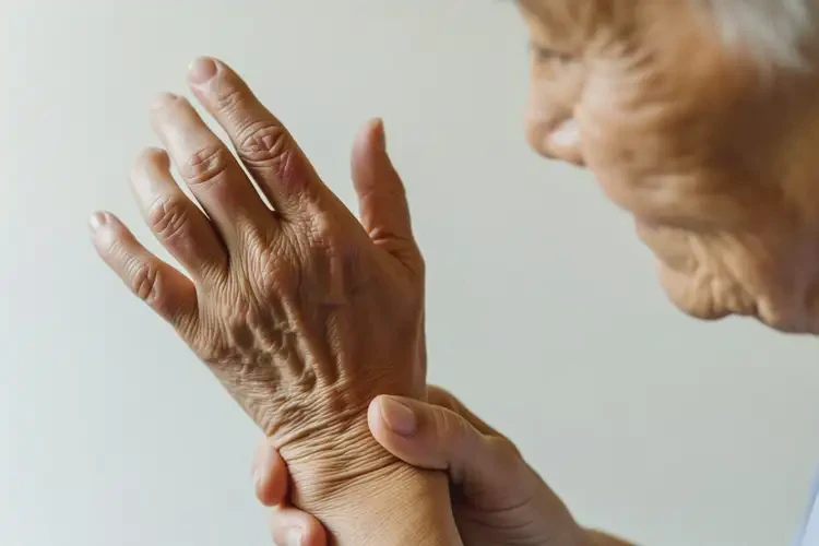 高齡老人手上出濕疹能徹底自愈嗎(圖2)