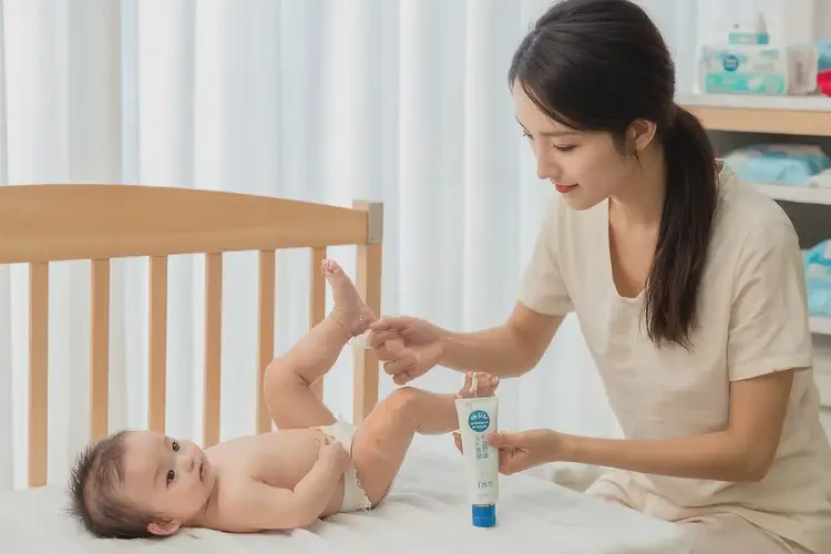 嬰幼兒大腿上出現(xiàn)濕疹不管它會自己自愈嗎(圖2)