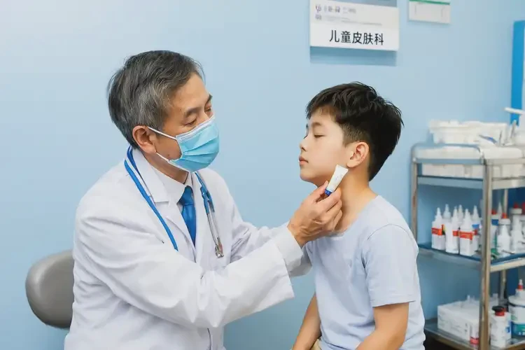 小孩脖子上有濕疹可以徹底自愈嗎(圖3)