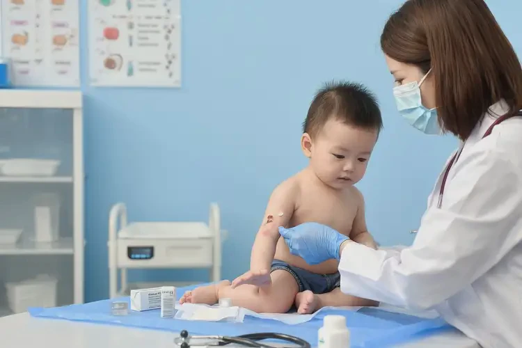 寶寶手臂上偶爾長濕疹不管它會自己好嗎(圖1)