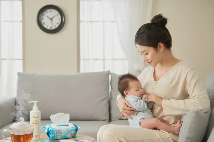 新生兒面部起濕疹能夠徹底治愈嗎(圖1)