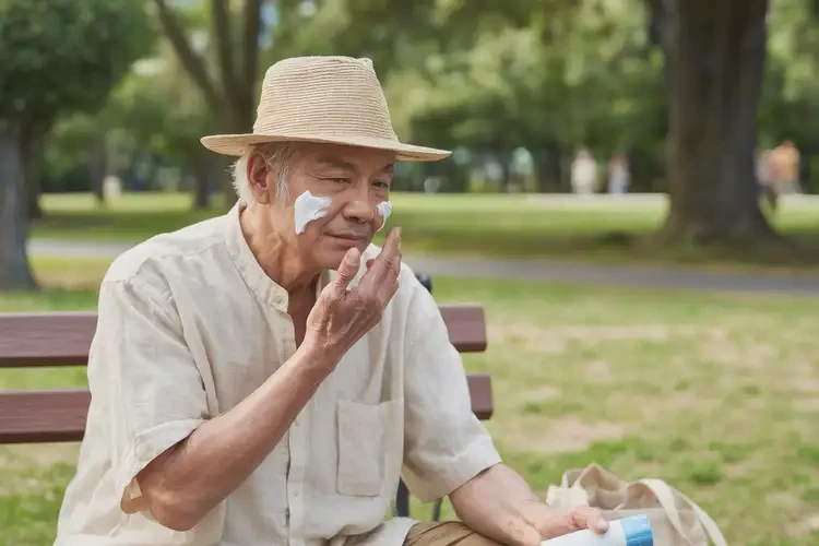 老年人面部經(jīng)常起濕疹可以徹底自愈嗎(圖1)