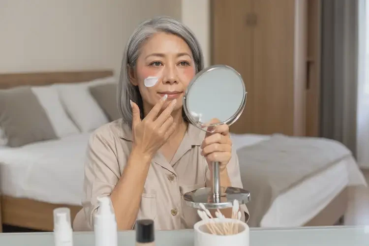 女性臉上出現(xiàn)濕疹可不可以徹底自愈(圖2)