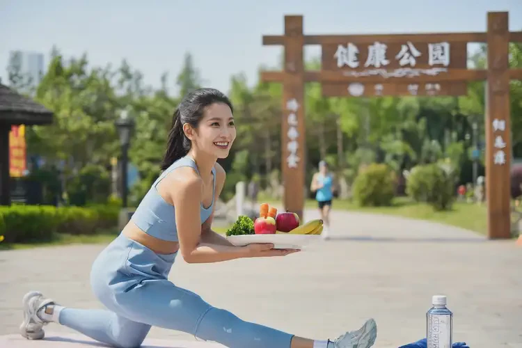 女生手上容易長濕疹能徹底自愈嗎(圖1)