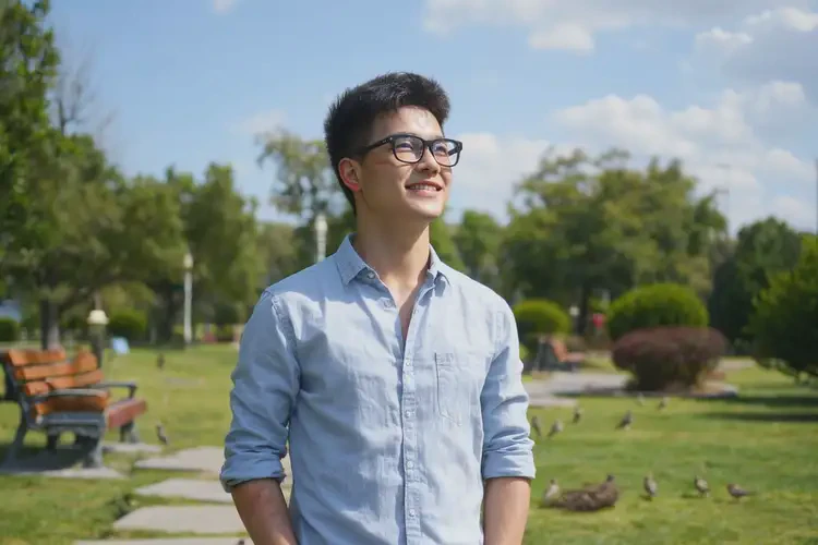 大學(xué)生脖子上出濕疹不管它會(huì)自己痊愈嗎(圖1)