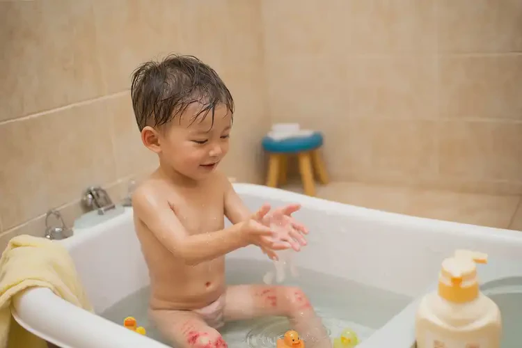 幼兒小腿上長濕疹不管它會自己好嗎(圖2)