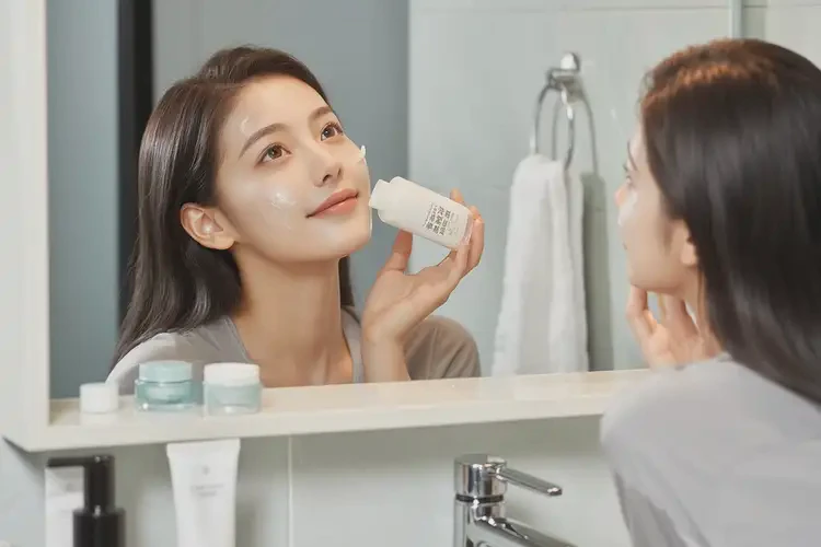 女性臉上出現(xiàn)濕疹能靠自己自愈嗎(圖1)