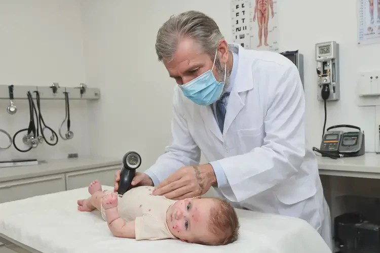 寶寶脖子上偶爾長濕疹能夠徹底治愈嗎(圖2)