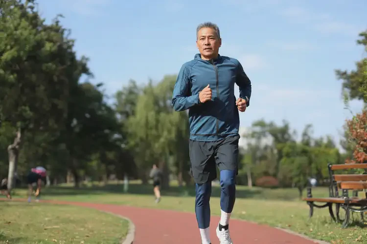 中年人晚餐血糖7點6是糖尿病嗎(圖1)