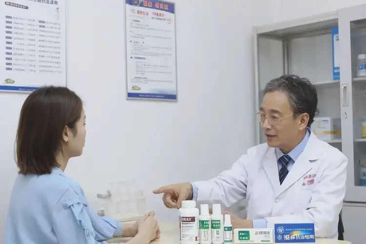 女人腳上偶爾起濕疹不管它會自己痊愈嗎(圖3)