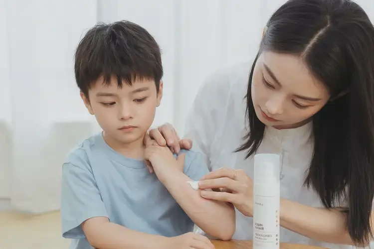 兒童手臂上容易起濕疹可以徹底自愈嗎(圖3)