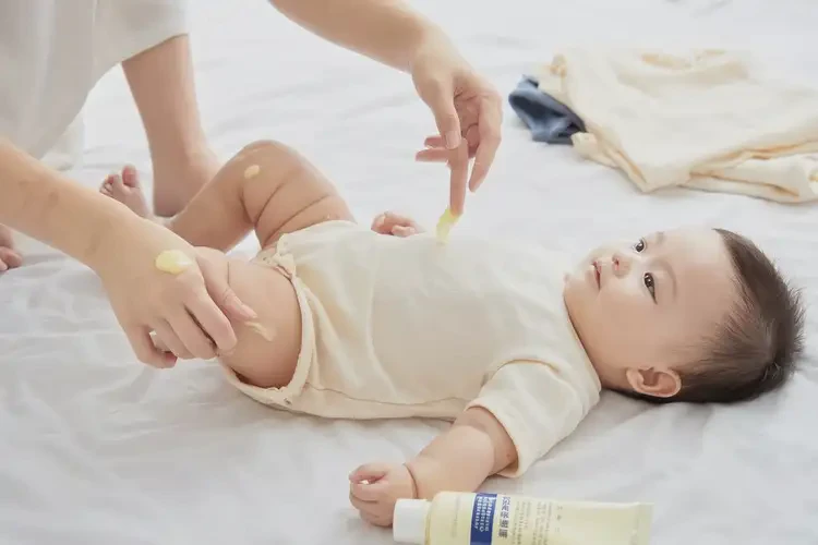 嬰兒小腿上長(zhǎng)濕疹能靠自己自愈嗎(圖1)