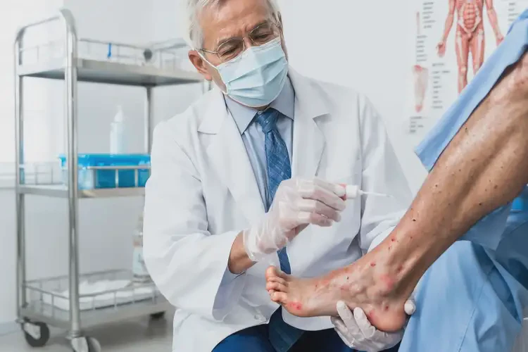 老年人腳上偶爾長濕疹可以徹底自愈嗎(圖3)