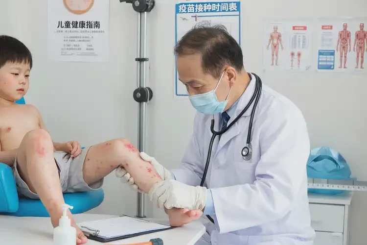 幼兒大腿上偶爾長(zhǎng)濕疹可不可以徹底自愈(圖1)