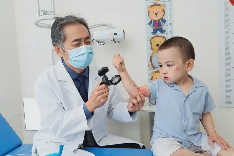 嬰幼兒身上有濕疹不管它會自己痊愈嗎(圖1)