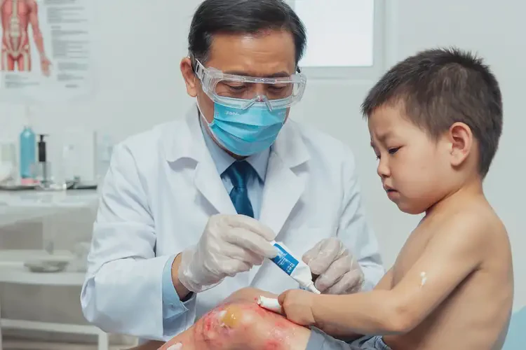 小孩大腿上出現(xiàn)濕疹不管它會自己好嗎(圖1)