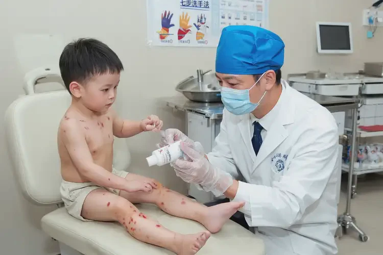 幼儿大腿长湿疹能彻底自愈吗(图3)