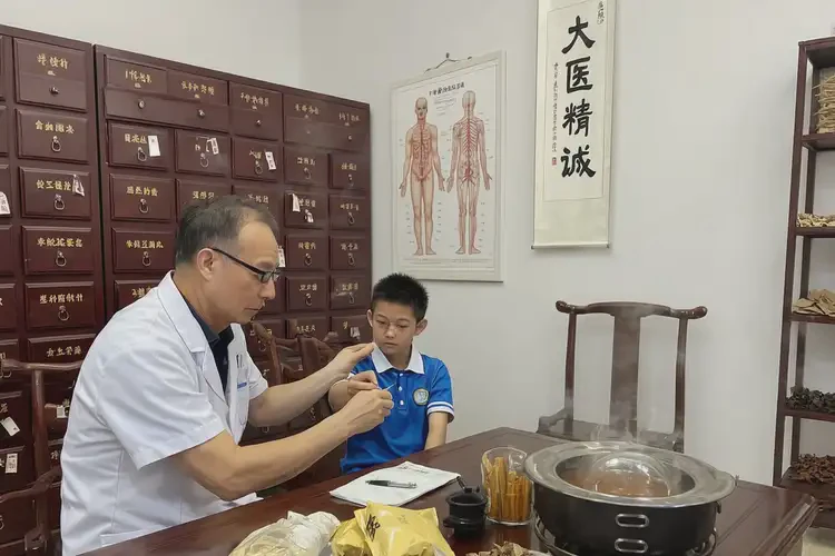 小學(xué)生屁股上有濕疹能夠徹底治愈嗎(圖1)